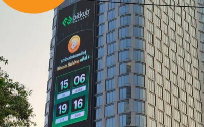 Reloj gigante en Tailandia marca la cuenta regresiva del halving de Bitcoin