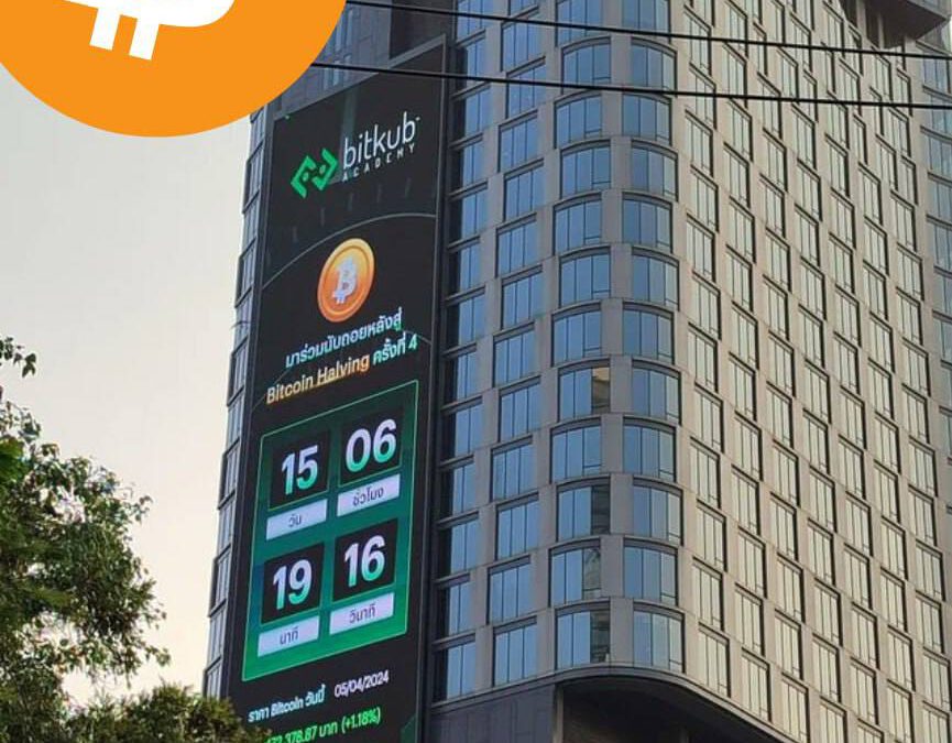 Reloj gigante en Tailandia marca la cuenta regresiva del halving de Bitcoin